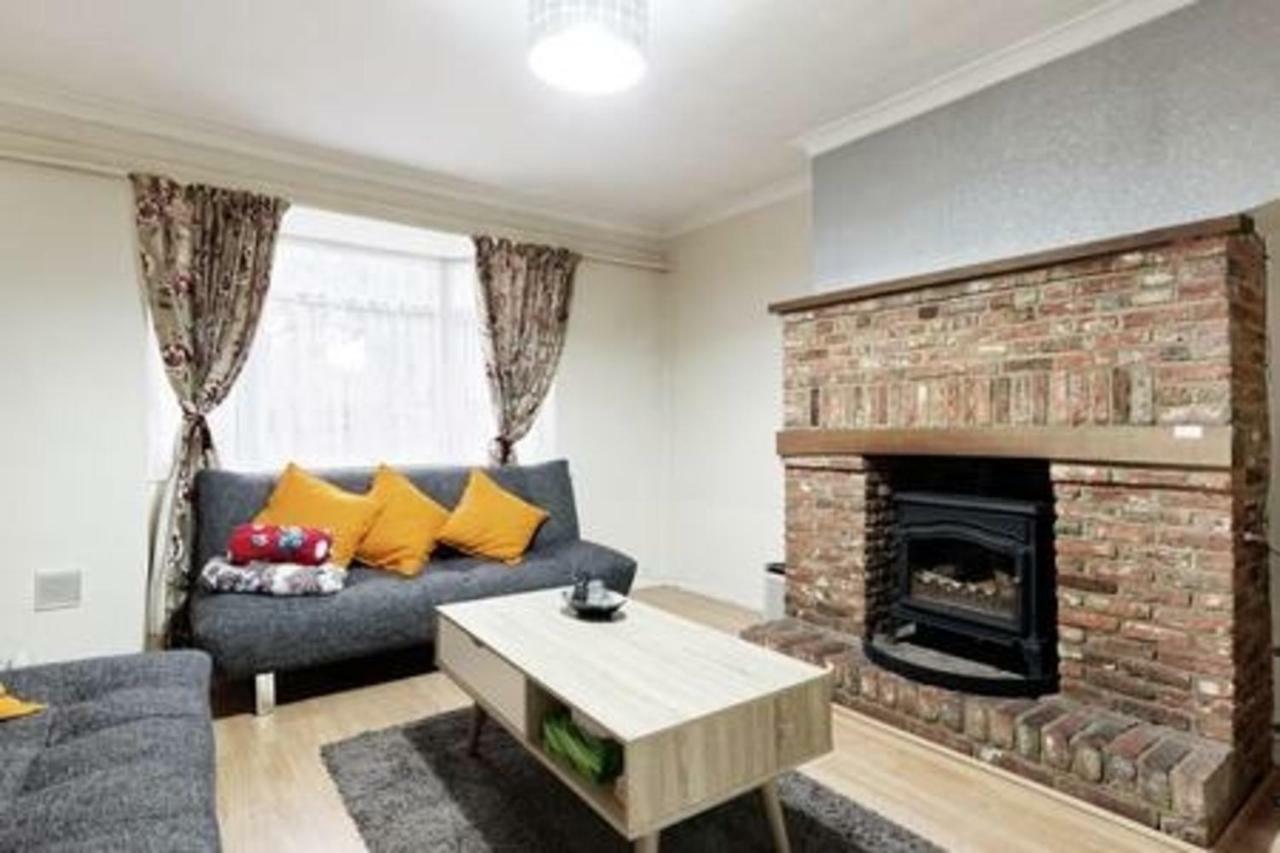 Maidstone Family Homes Upper Road Cottage Extérieur photo