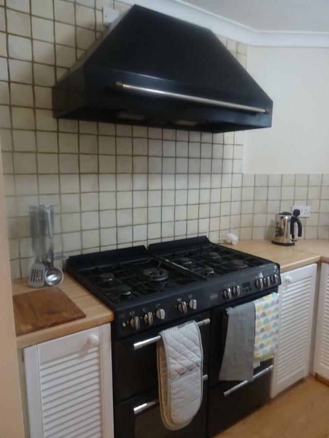 Maidstone Family Homes Upper Road Cottage Extérieur photo