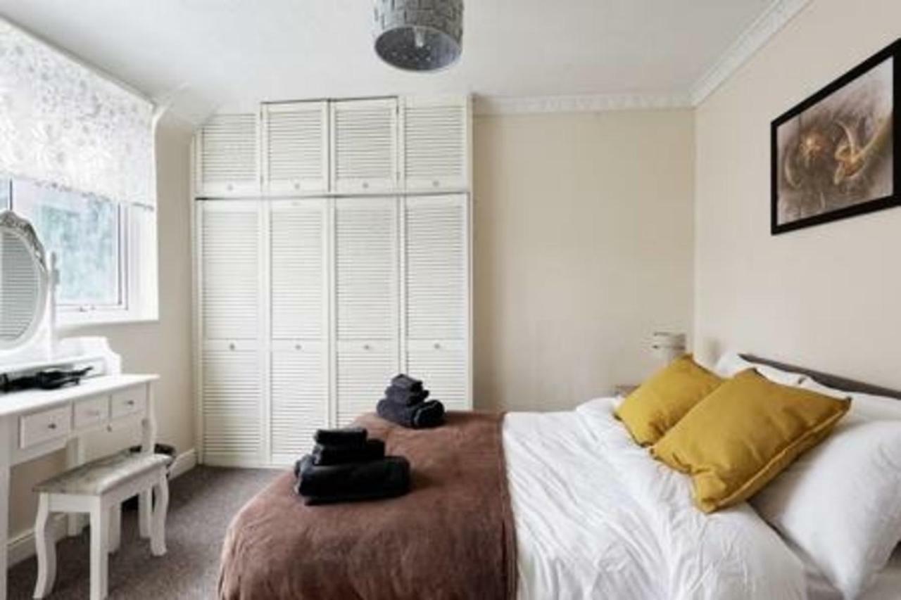 Maidstone Family Homes Upper Road Cottage Extérieur photo