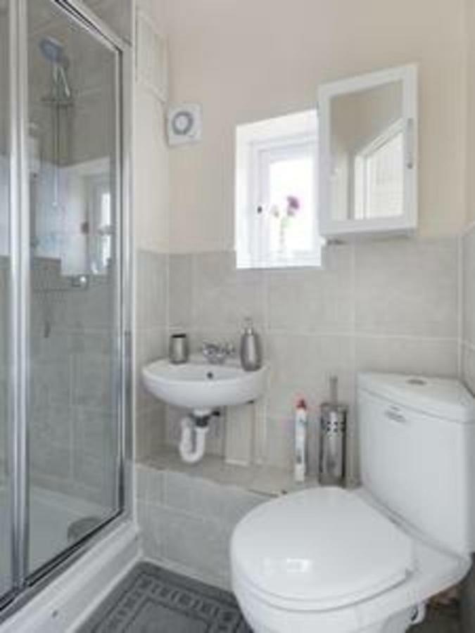Maidstone Family Homes Upper Road Cottage Extérieur photo