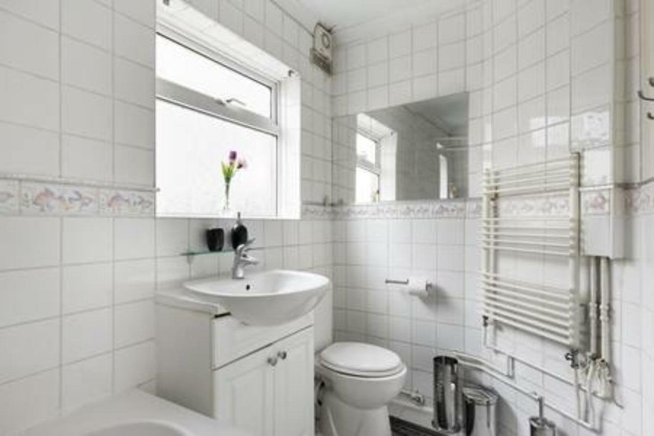 Maidstone Family Homes Upper Road Cottage Extérieur photo